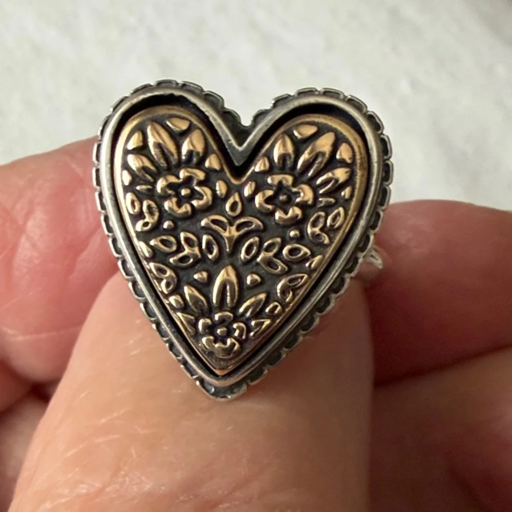 James Avery Retired Sterling Silver and Bronze Heirloom Heart Ring - Picture 6 of 8